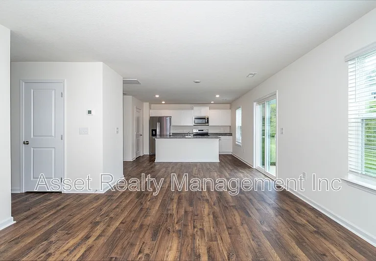 2076 Southwood Cir — Photo 12
