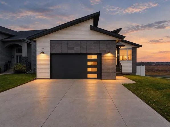 33 S Maclean Close, Blackfalds, AB T4M 0H4