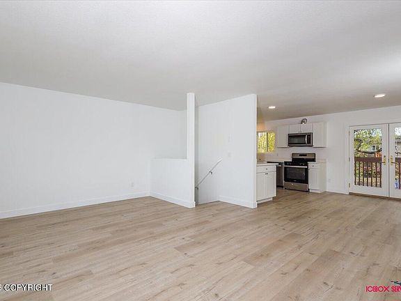 4th image of 628 E Eklutna Ave