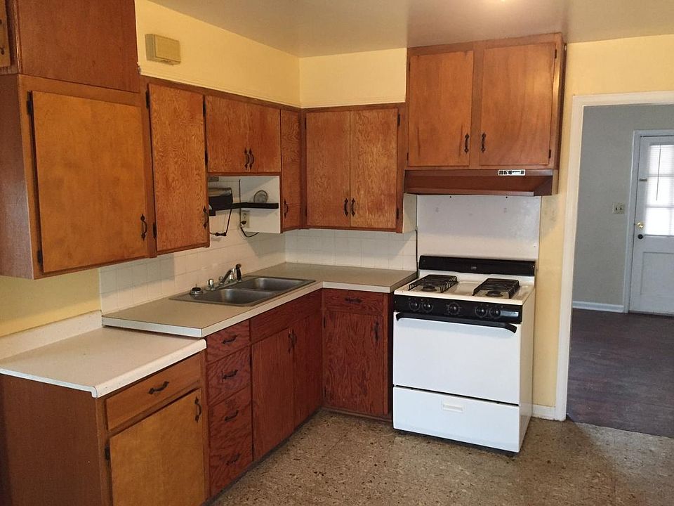 2nd image of 747 W 4th St