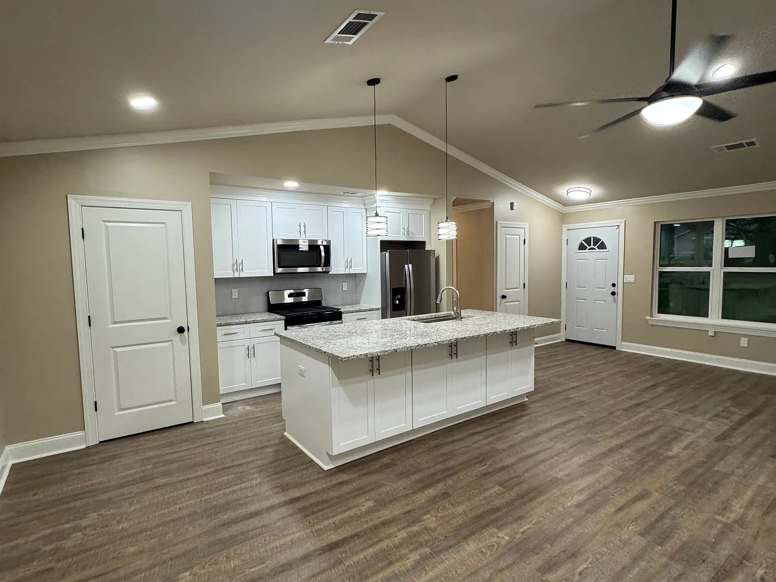 3 bed, 1490 sqft, $2,000 — Photo 2