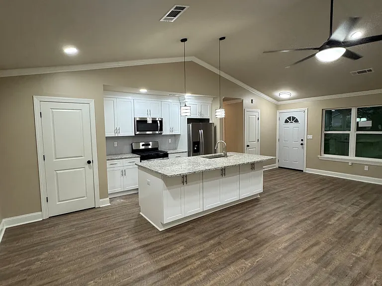 4909 Bayside Ct — Photo 2
