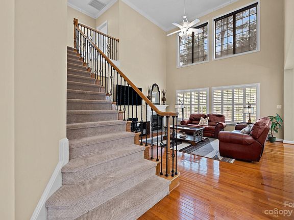 3rd image of 9010 Morgan Downs Ct