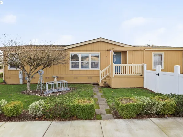 1000 S McKern Ct #45, Newberg, OR 97132