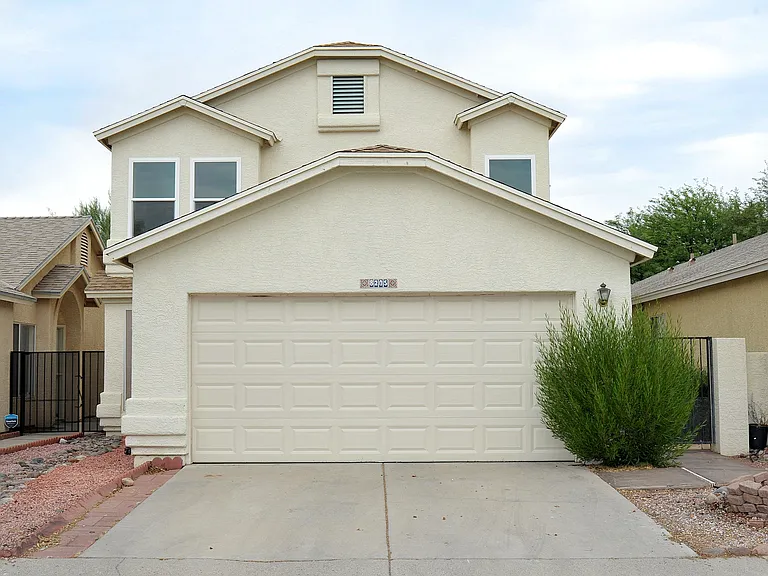 8205 N Midnight Way — Photo 1