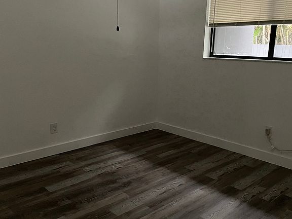 3rd image of 760 NE 122nd St APT 1