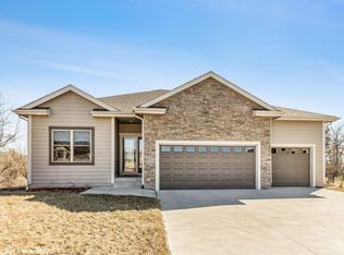 4102 144th Cir, Urbandale, IA 50323