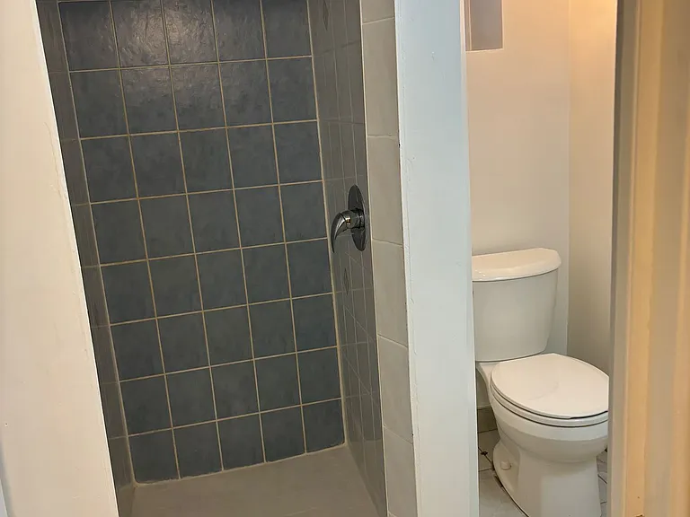 17 Holmesdale Cres — Photo 9