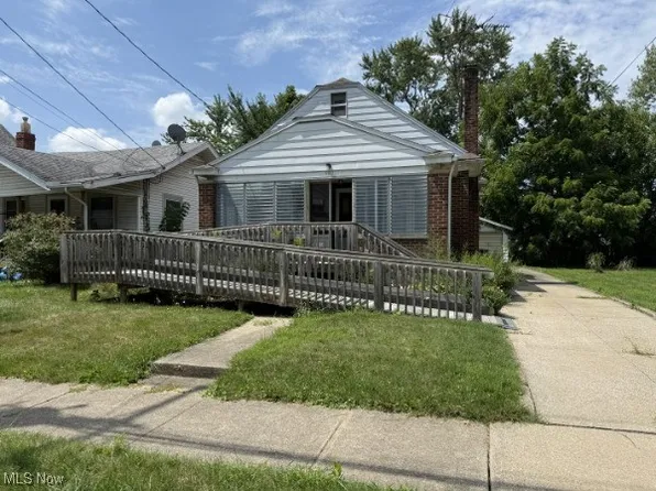 982 Dan St, Akron, OH 44310