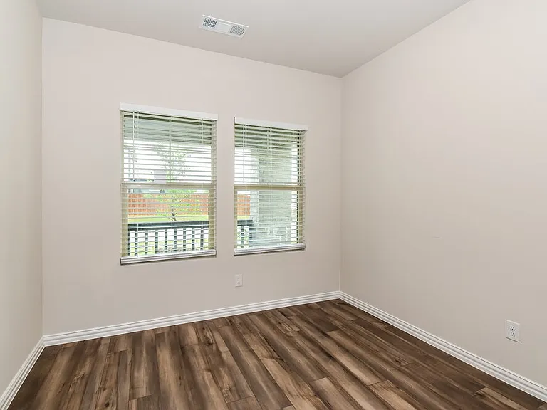 1411 Rolling Fox Dr — Photo 13