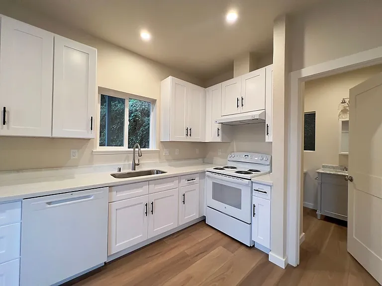 Hilltop Drive, 2991* — Photo 20