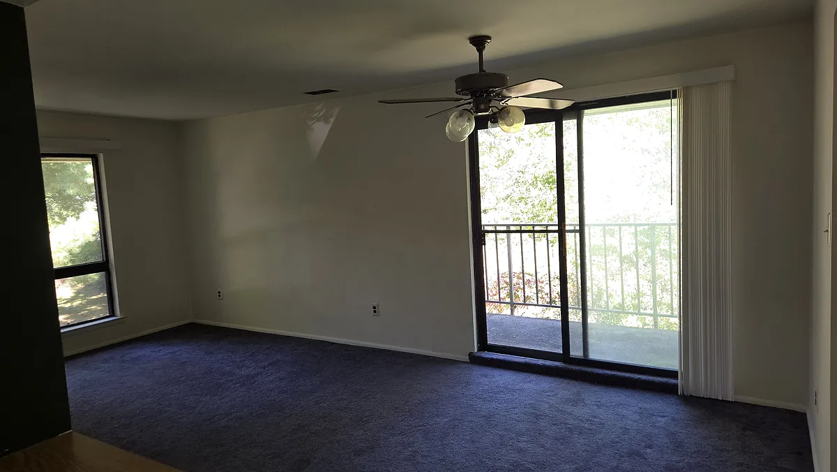 living room - 332 Saybrook Ln #B