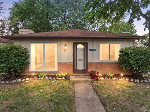 27741 Barrington St, Madison Heights, MI 48071