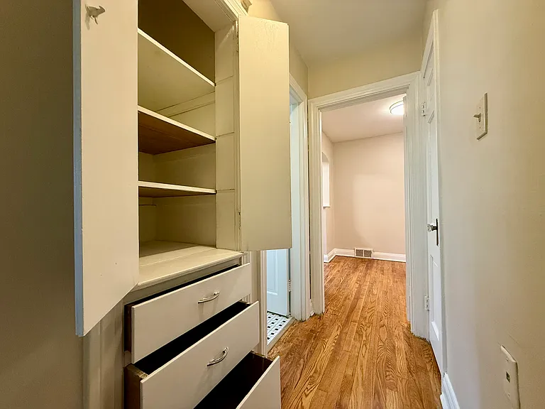 2525 Glenmary Ave #1 — Photo 7