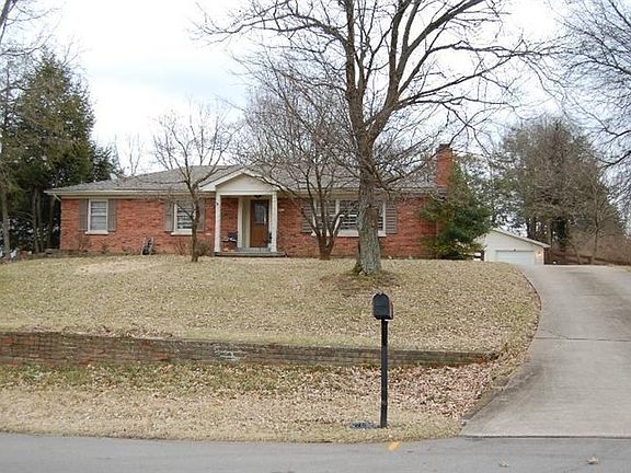 2nd image of 3220 Saxon Dr