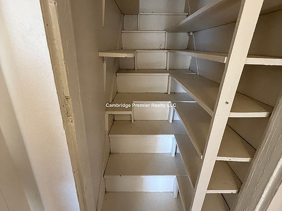 5th image of 197 Mount Auburn St #1