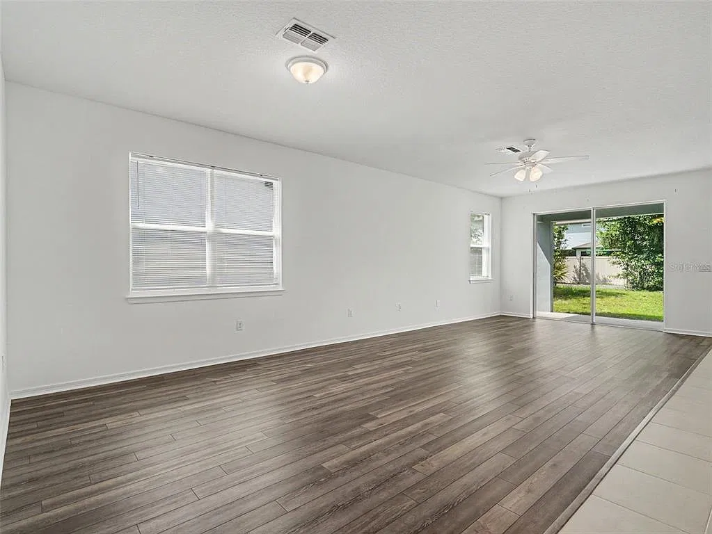 4 bed, 3.0 bath, 2264 sqft, $2,800 — Photo 4
