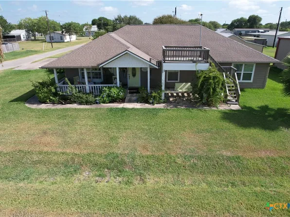708 W Washington Ave, Seadrift, TX 77983
