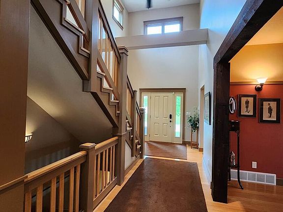 4th image of 2720 Parkwood Dr