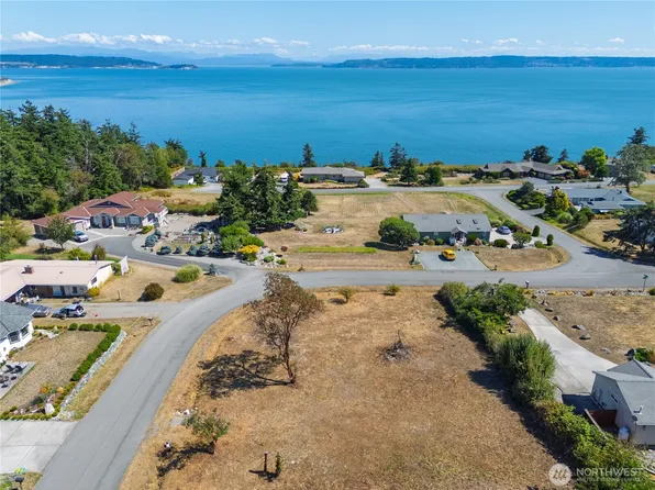 3 Canterbury Lane, Oak Harbor, WA 98277