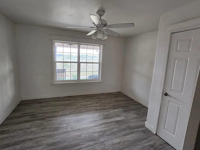 4828 E Interstate Highway 30 — Photo 14