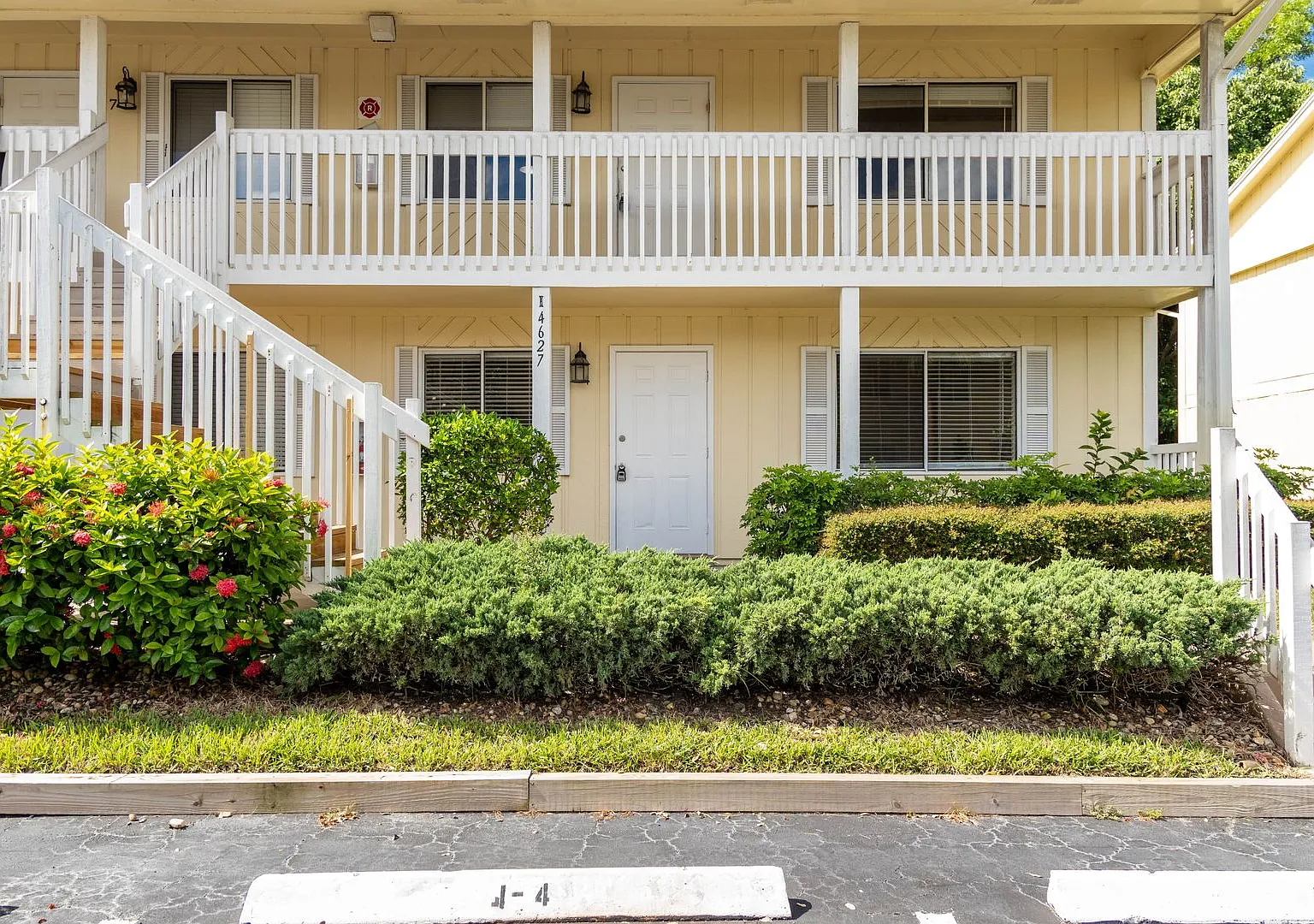 Abaco Bay Unfurnished Annual 2 Bed/2 Bath Condo South Naples - Great Location — Photo 1