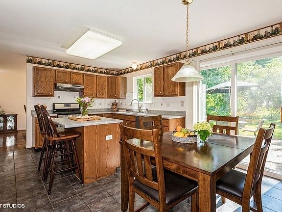 4th image of 332 Greenview Dr