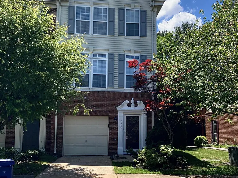 2985 Huntington Grove Sq — Photo 1