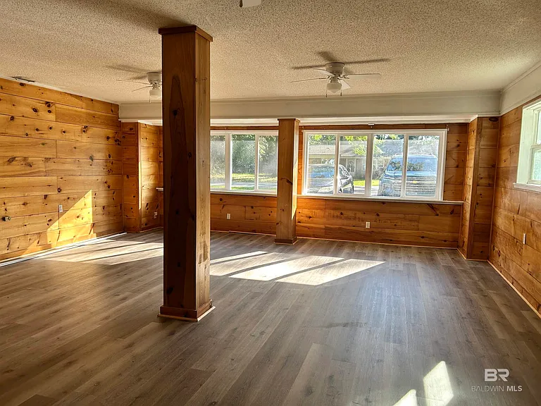 1906 Elaine Ave — Photo 12