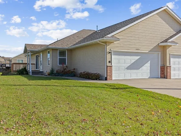 3025 Samuel Ct SW Unit B, Cedar Rapids, IA 52404