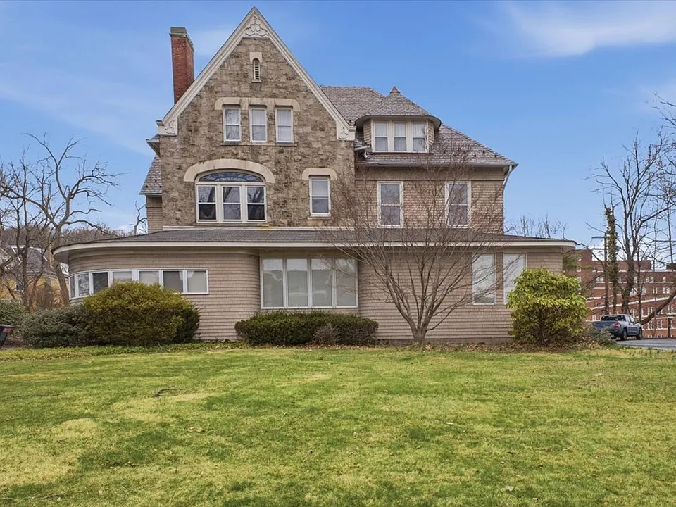 825 Delaware Ave