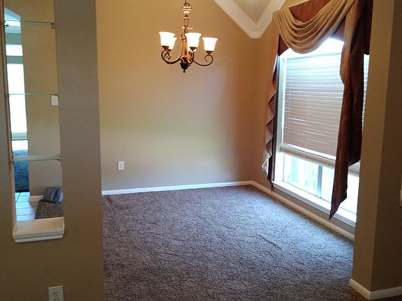 4th image of 15135 Walden Park Ct