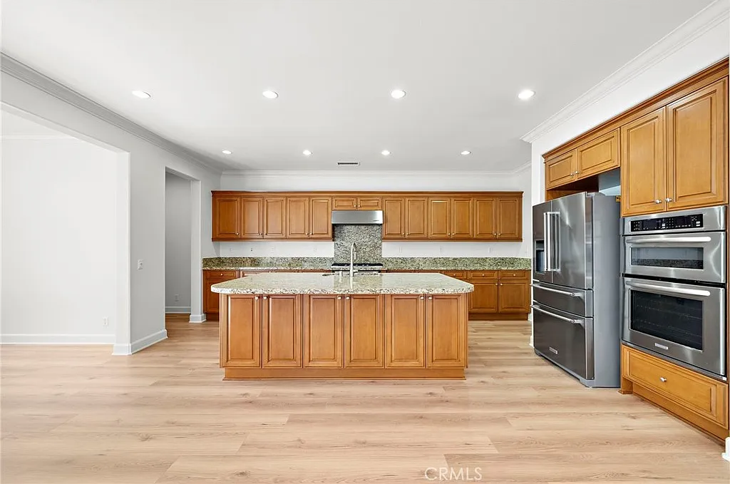 4 bed, 2619 sqft, $6,000 — Photo 3