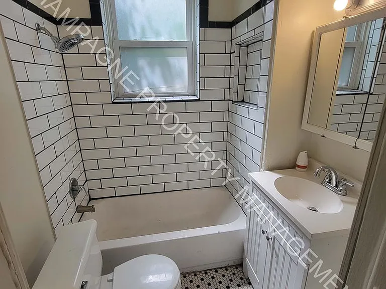 620 W 39th Ter #1W — Photo 6