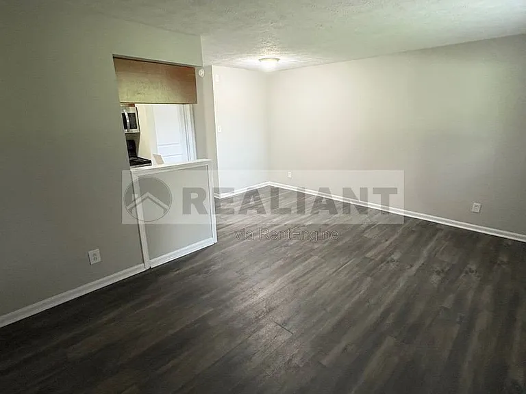 2021 Cambridge Dr #10 — Photo 11