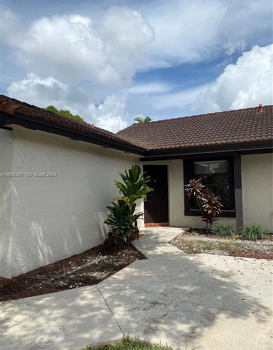 Lakes Meadow Vilg Homes C — Photo 1