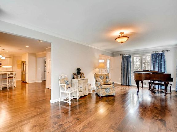 3rd image of 2650 Kelly Ave