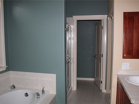 4th image of 320 32nd St #110