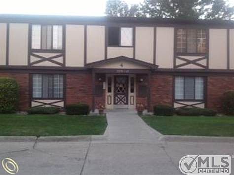 Front - 22793 Grove.JPG
