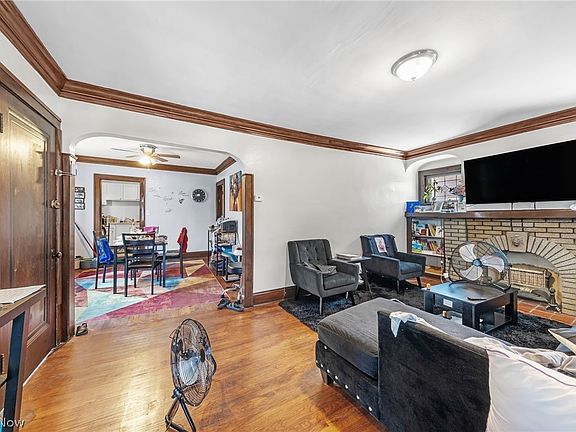 4th image of 11118 Glenboro Dr