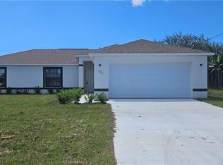902 N 2nd Place Cpe, Coral, FL 33909
