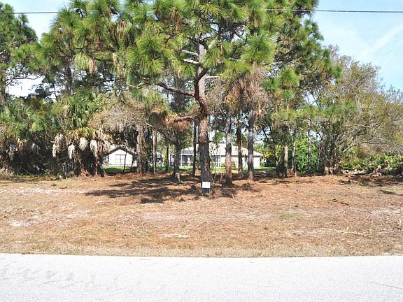 3rd image of 113 Long Meadow Ln