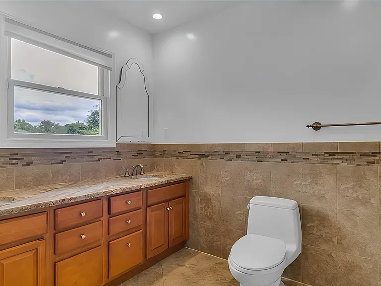 136 Lee Rd — Photo 17
