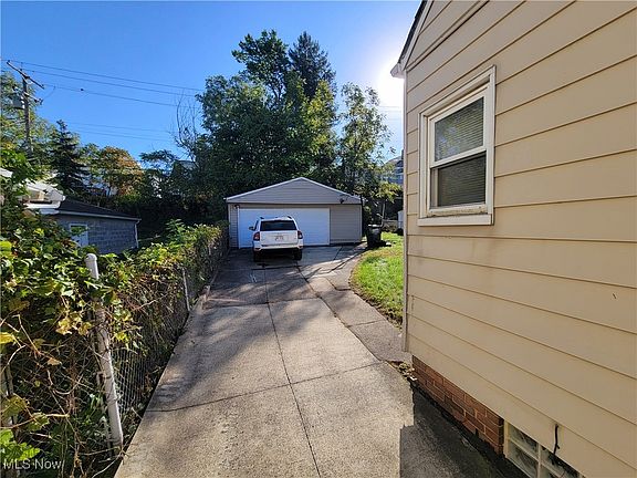 4th image of 5015 E 86th St
