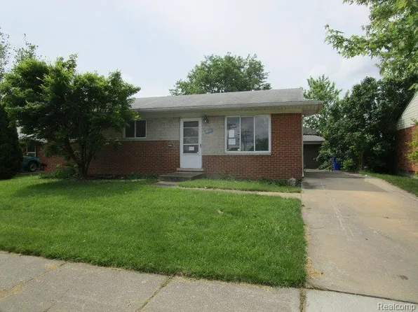 18456 Masonic Blvd, Fraser, MI 48026