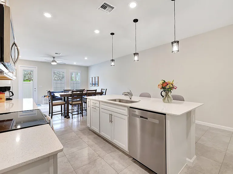 1807 SE Ocean Cove Way — Photo 7