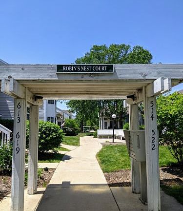 2nd image of 518 E Victoria Cir