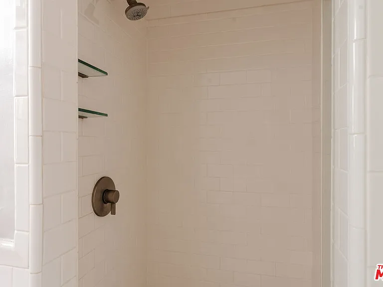 3008 Motor Ave — Photo 5