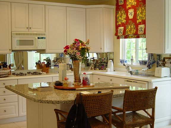 Kitchen - large granite island