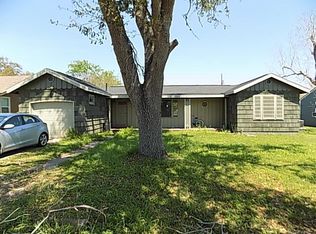 208 W Heard St, Refugio, TX 78377